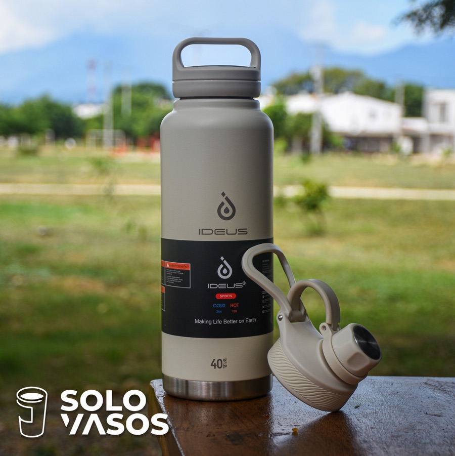 Termo IDEUS 40 oz beige con dos de sus tapas